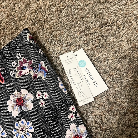 NWT Margaret M. Size Medium.  Black floral. - Picture 3 of 7